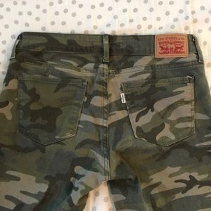 Levi camo jeans